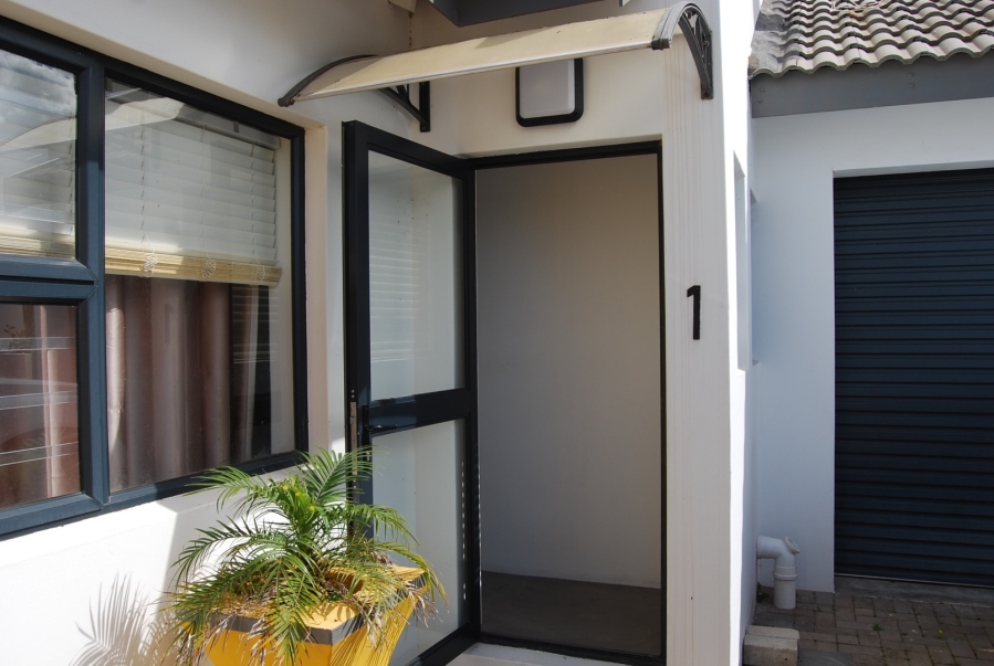 To Let 3 Bedroom Property for Rent in Golden Mile Western Cape
